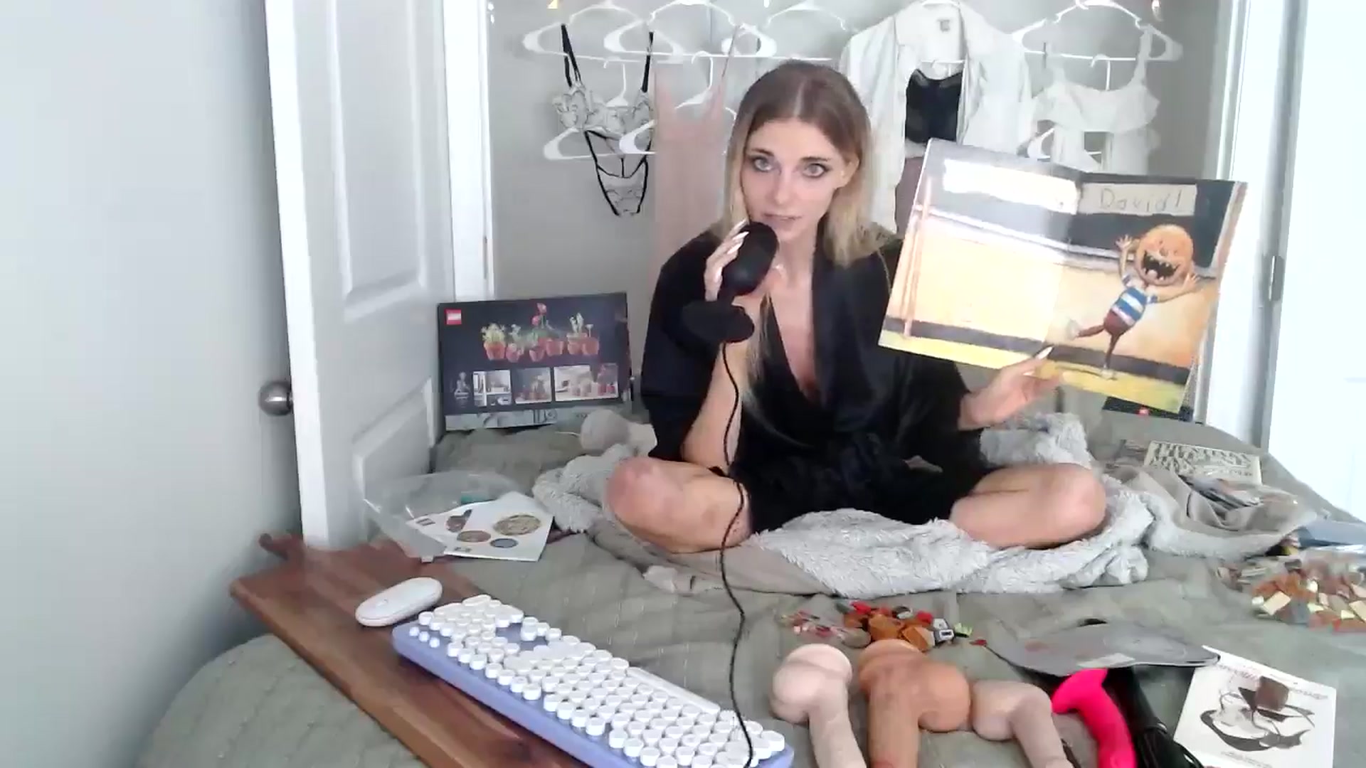 Gallery image thumbnail from lilkayleesi's myfreecams stream on, 06/10/2024, 19:57 image 9 of 20
