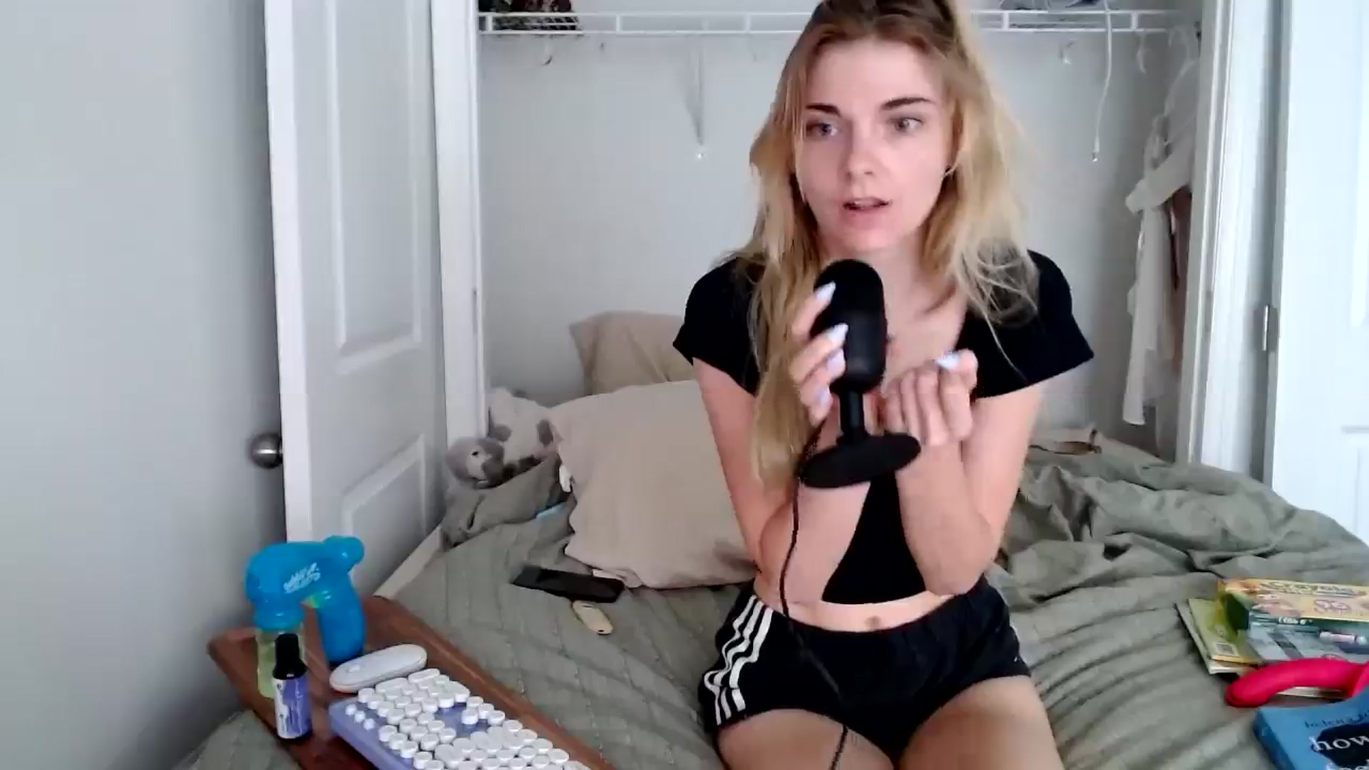 Gallery image thumbnail from lilkayleesi's myfreecams stream on, 06/19/2024, 15:13 image 2 of 20