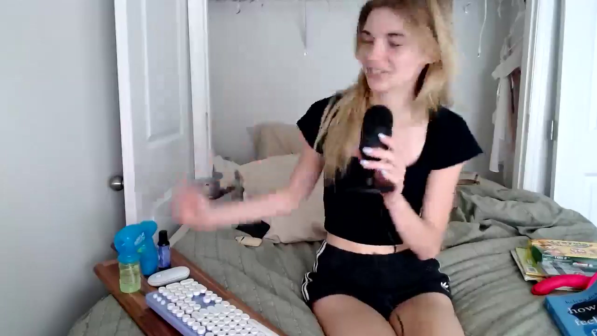 Gallery image thumbnail from lilkayleesi's myfreecams stream on, 06/19/2024, 15:13 image 5 of 20