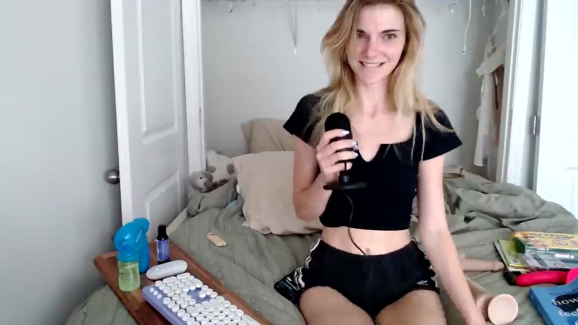 Gallery image thumbnail from lilkayleesi's myfreecams stream on, 06/19/2024, 15:13 image 18 of 20