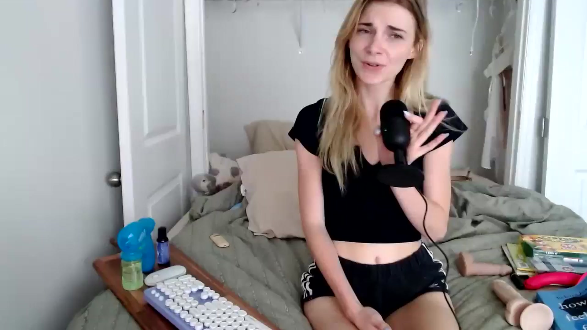 Gallery image thumbnail from lilkayleesi's myfreecams stream on, 06/19/2024, 15:13 image 9 of 20