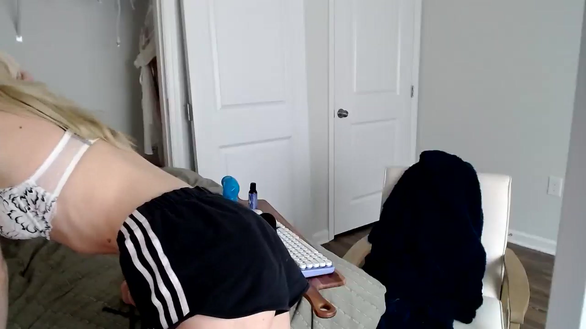 Gallery image thumbnail from lilkayleesi's myfreecams stream on, 06/19/2024, 16:07 image 18 of 20