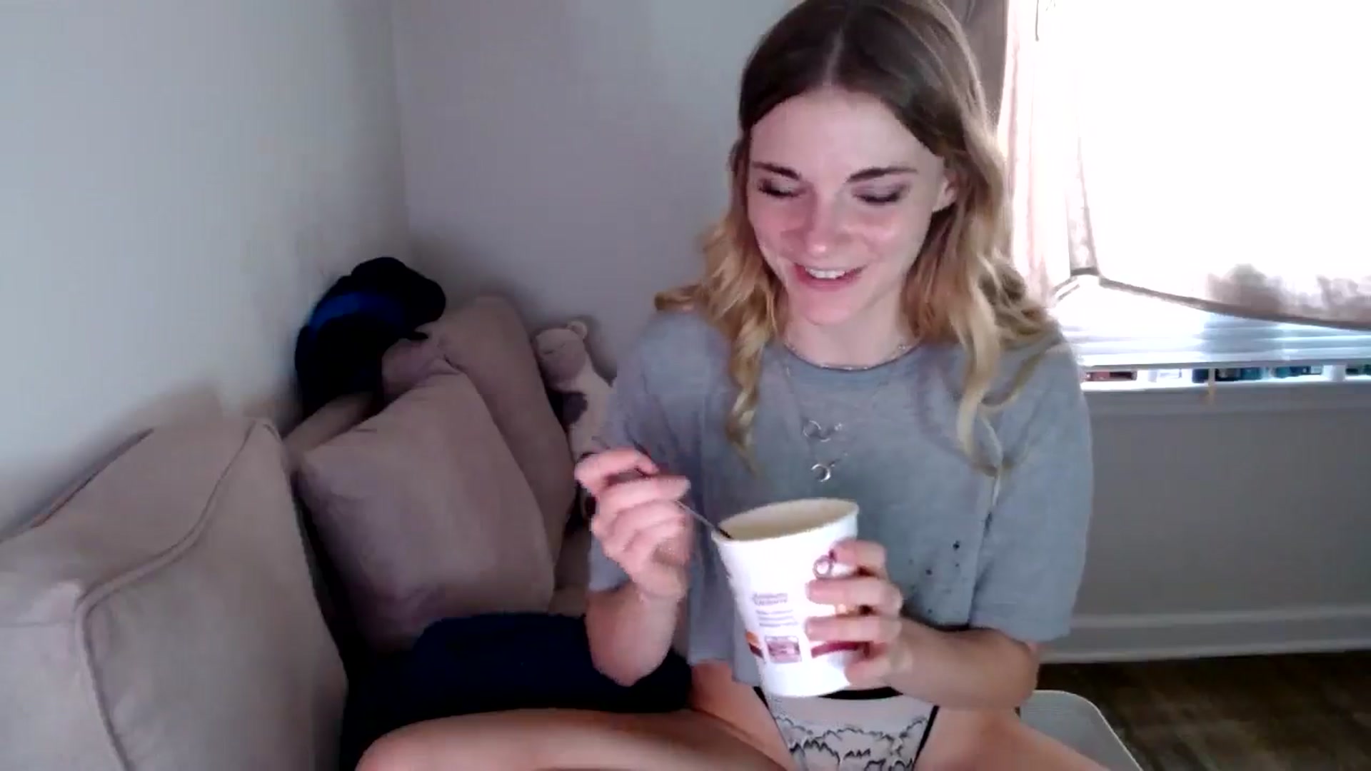 Gallery image thumbnail from lilkayleesi's myfreecams stream on, 07/27/2024, 17:57 image 16 of 20