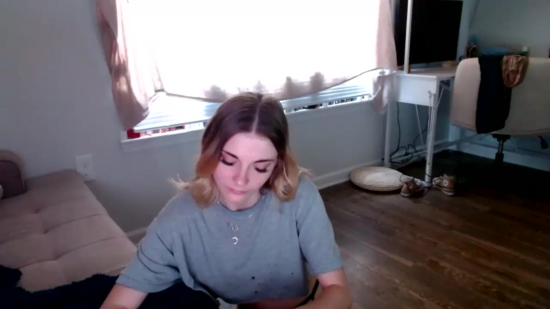 Gallery image thumbnail from lilkayleesi's myfreecams stream on, 07/27/2024, 17:57 image 10 of 20