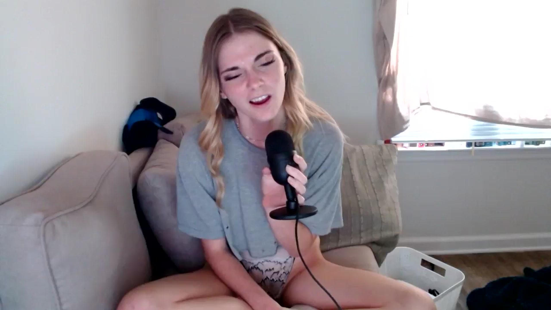 Gallery image thumbnail from lilkayleesi's myfreecams stream on, 07/27/2024, 21:19 image 11 of 20