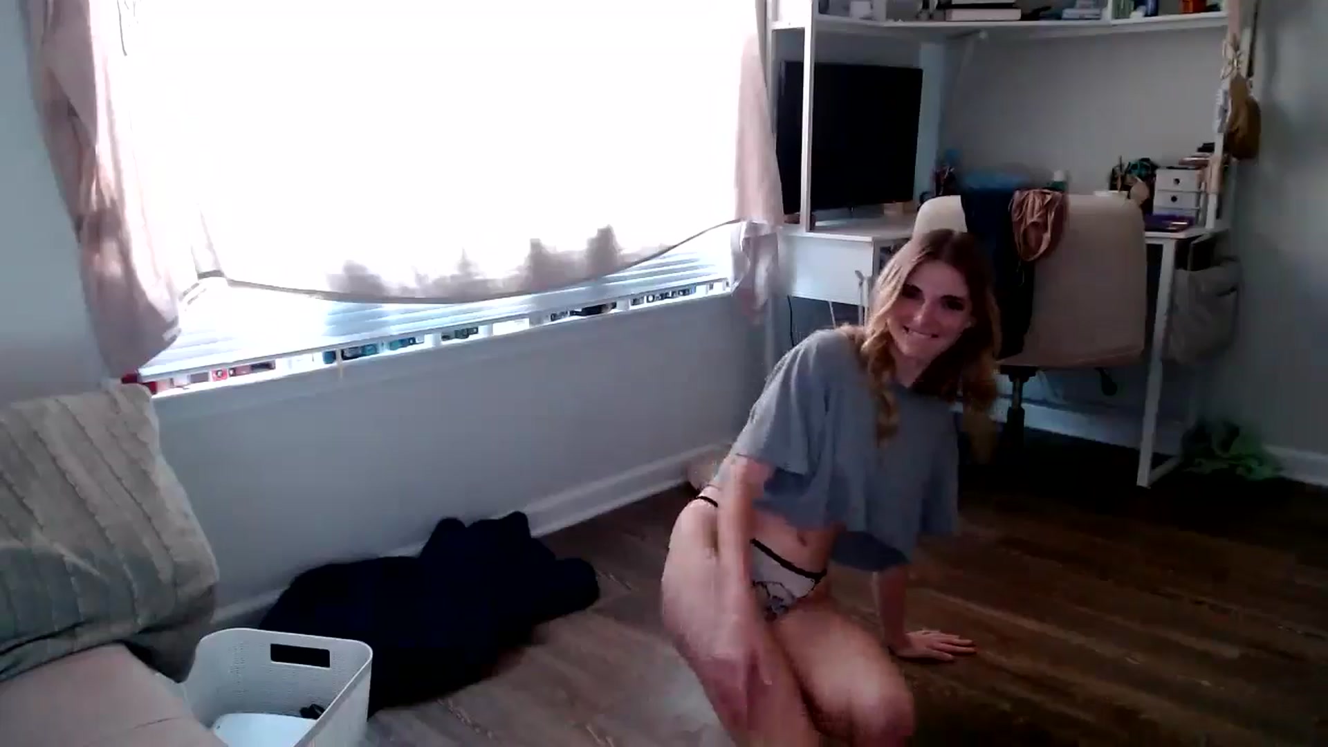 Gallery image thumbnail from lilkayleesi's myfreecams stream on, 07/27/2024, 21:19 image 19 of 20