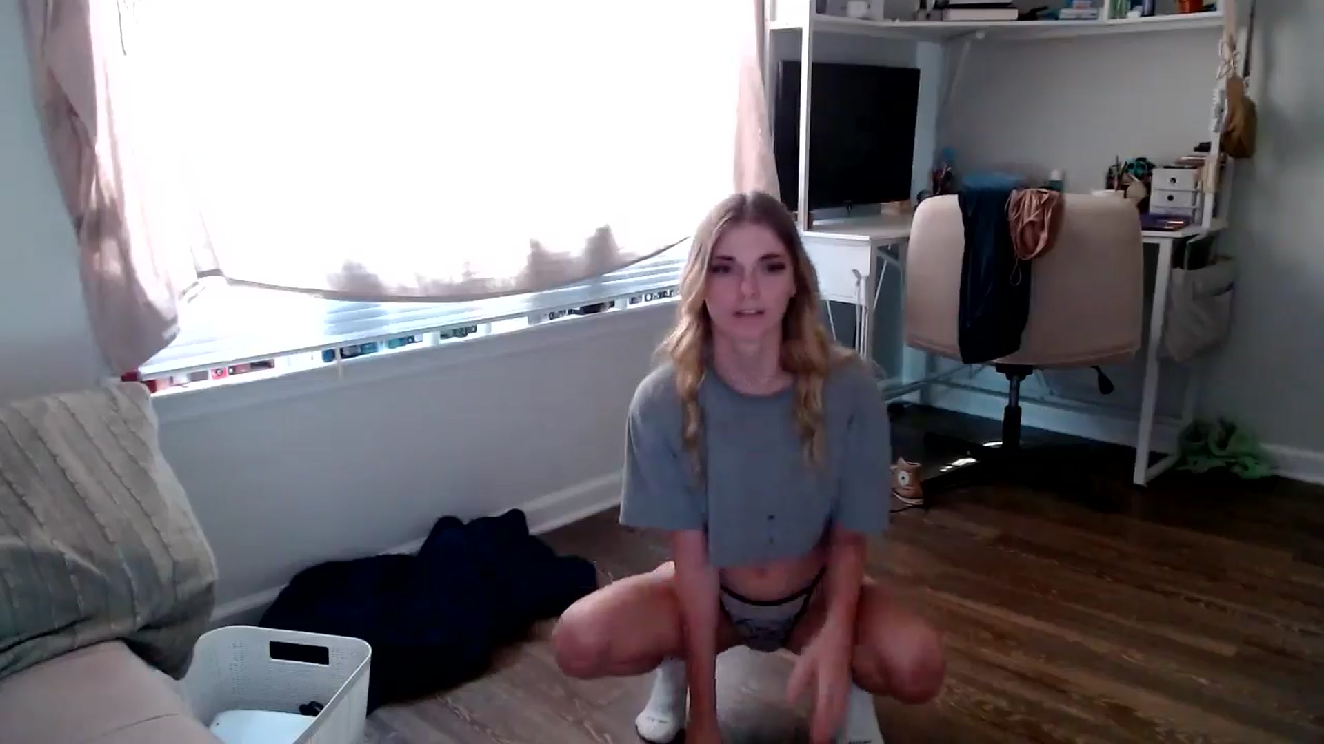 Gallery image thumbnail from lilkayleesi's myfreecams stream on, 07/27/2024, 21:19 image 17 of 20