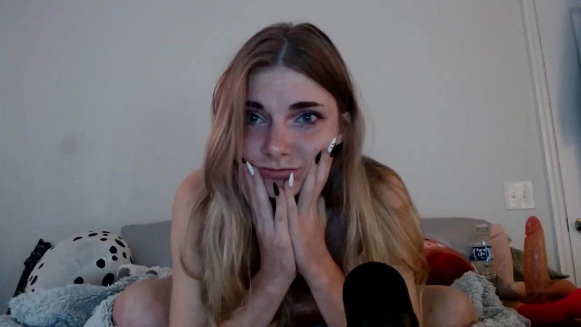 Gallery image thumbnail from lilkayleesi's myfreecams stream on, 09/14/2024, 18:12 image 15 of 20