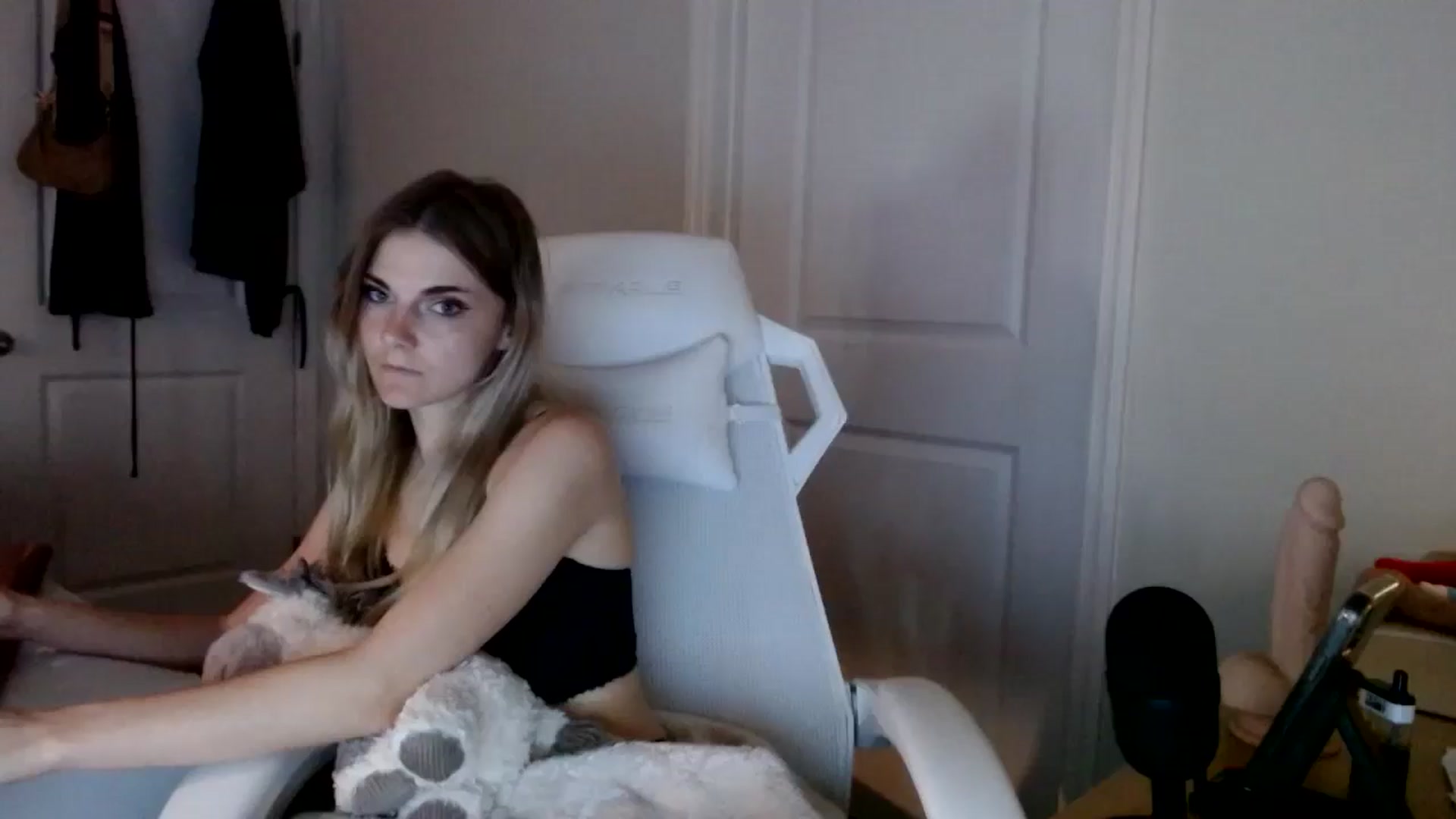 Gallery image thumbnail from lilkayleesi's myfreecams stream on, 09/15/2024, 17:45 image 15 of 20
