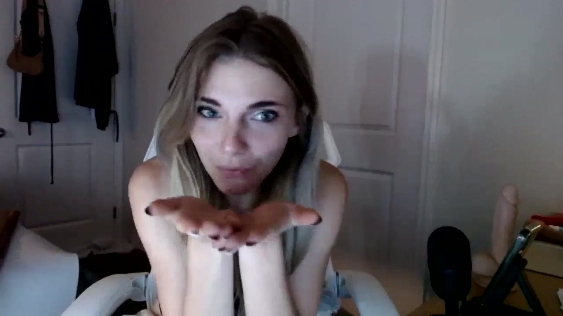 Gallery image thumbnail from lilkayleesi's myfreecams stream on, 09/15/2024, 17:45 image 20 of 20