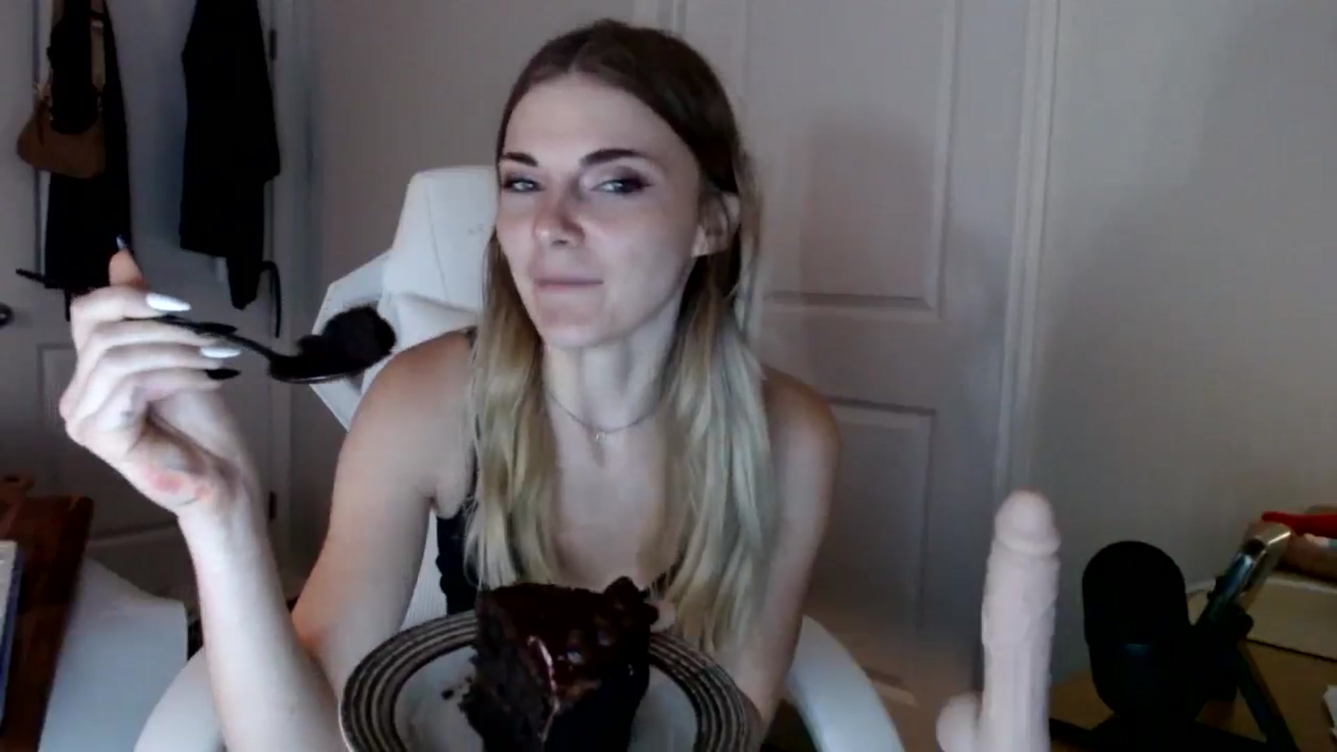 Gallery image thumbnail from lilkayleesi's myfreecams stream on, 09/15/2024, 18:13 image 9 of 20