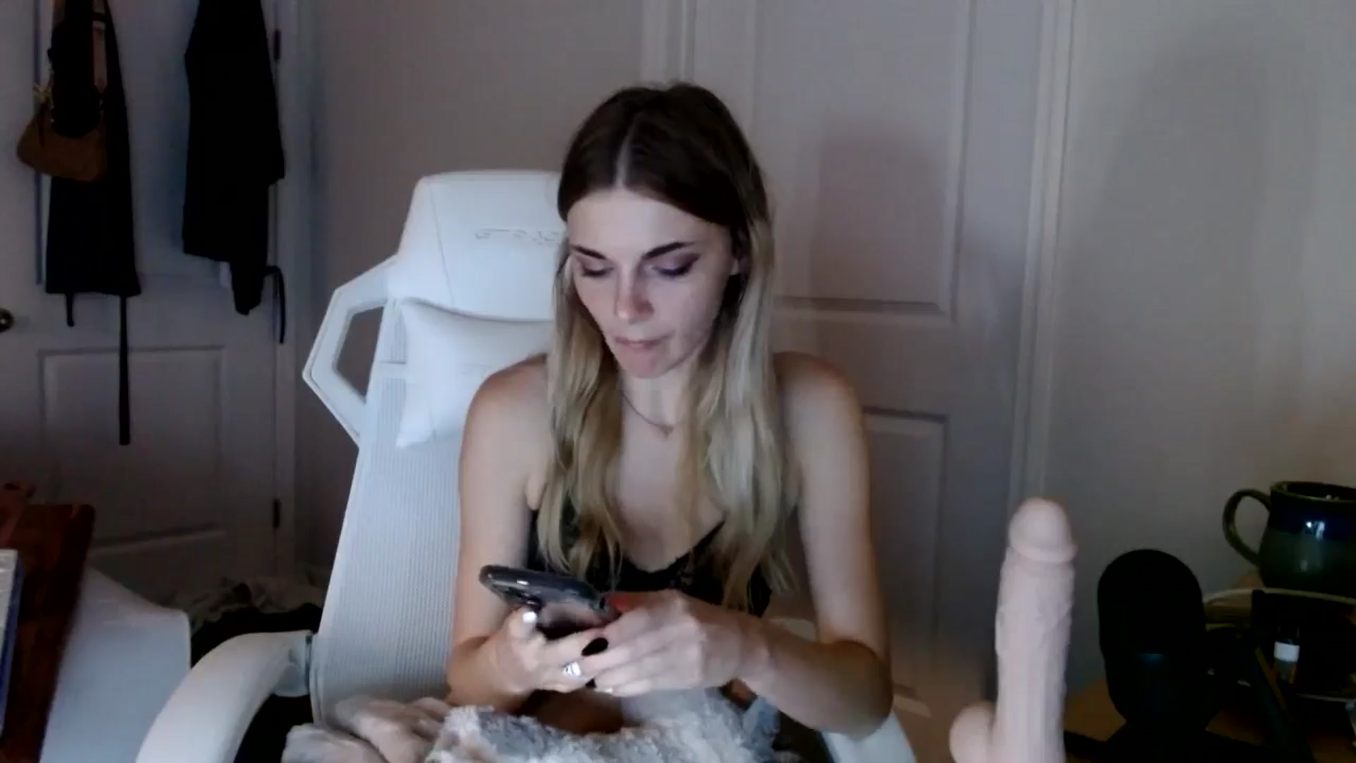 Gallery image thumbnail from lilkayleesi's myfreecams stream on, 09/15/2024, 18:13 image 20 of 20