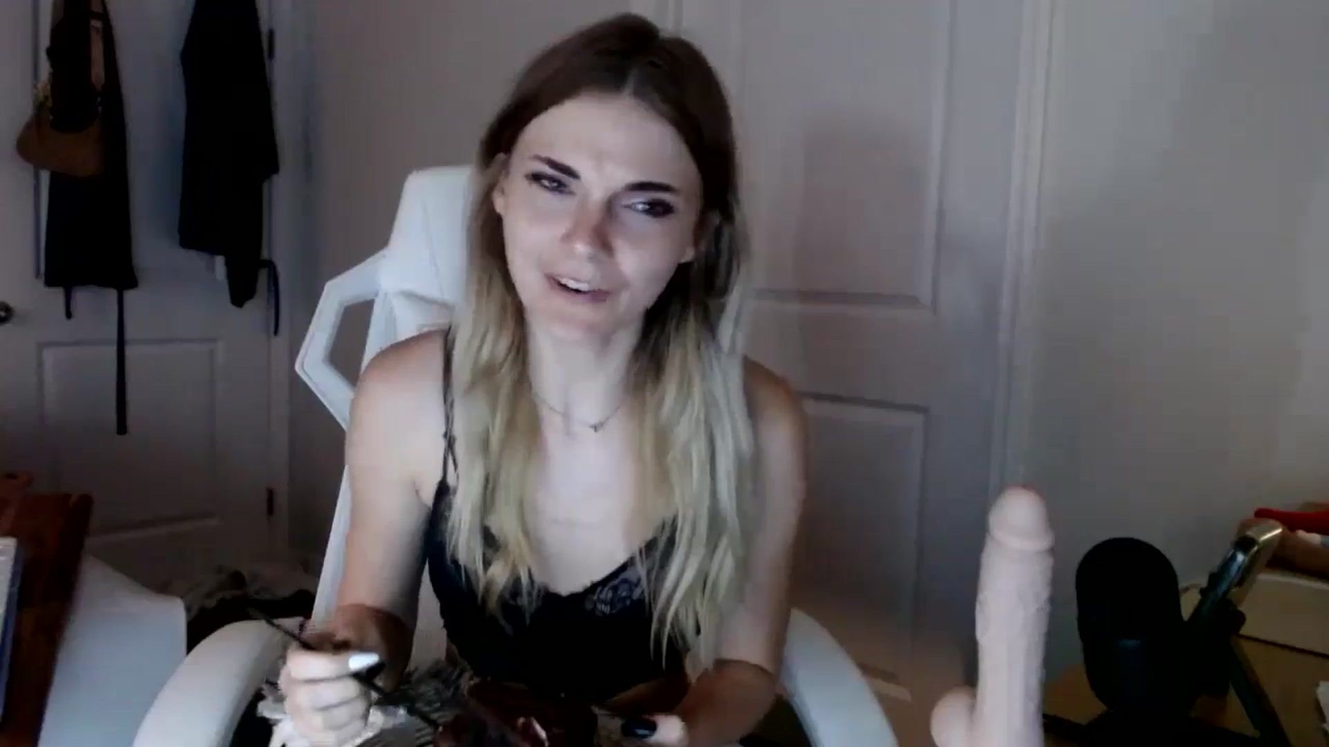 Gallery image thumbnail from lilkayleesi's myfreecams stream on, 09/15/2024, 18:13 image 11 of 20