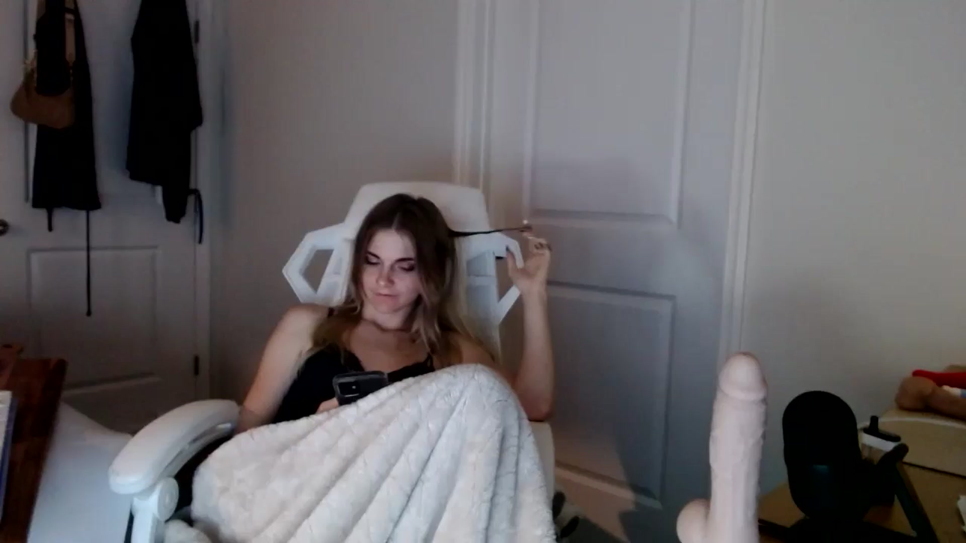 Gallery image thumbnail from lilkayleesi's myfreecams stream on, 09/15/2024, 18:13 image 1 of 20