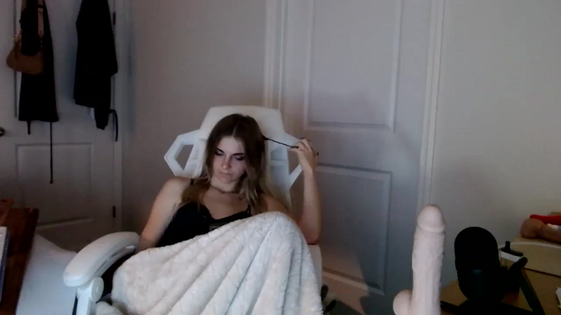 Gallery image thumbnail from lilkayleesi's myfreecams stream on, 09/15/2024, 18:13 image 2 of 20