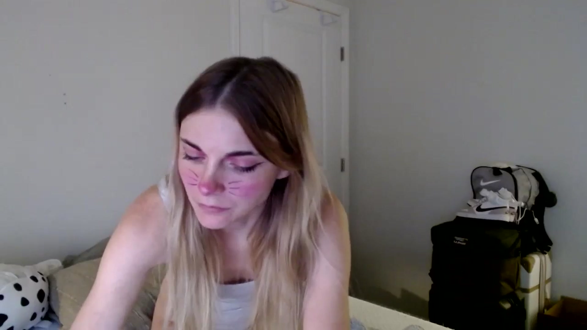 Gallery image thumbnail from lilkayleesi's myfreecams stream on, 09/18/2024, 19:12 image 15 of 20