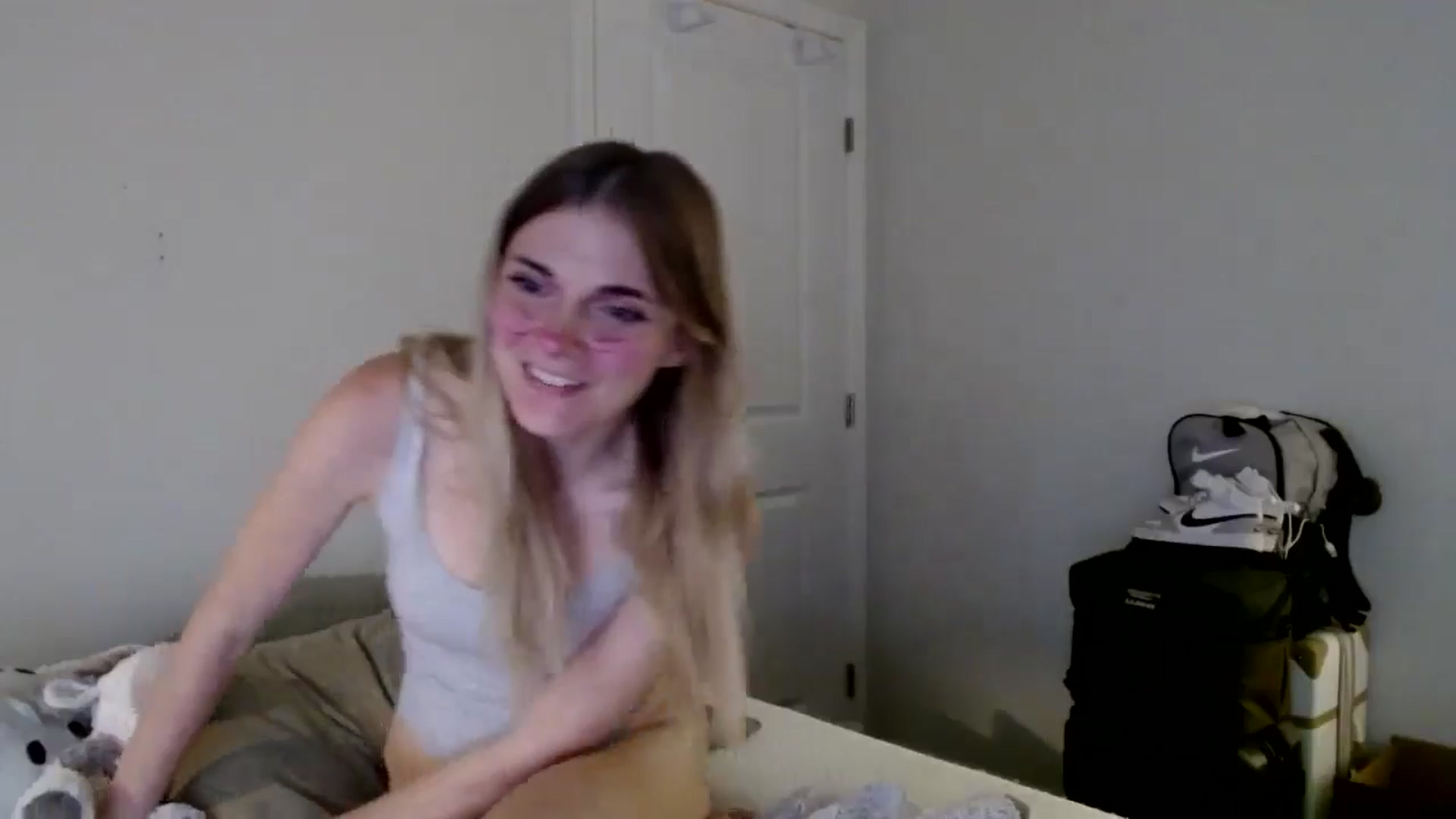 Gallery image thumbnail from lilkayleesi's myfreecams stream on, 09/18/2024, 19:12 image 20 of 20