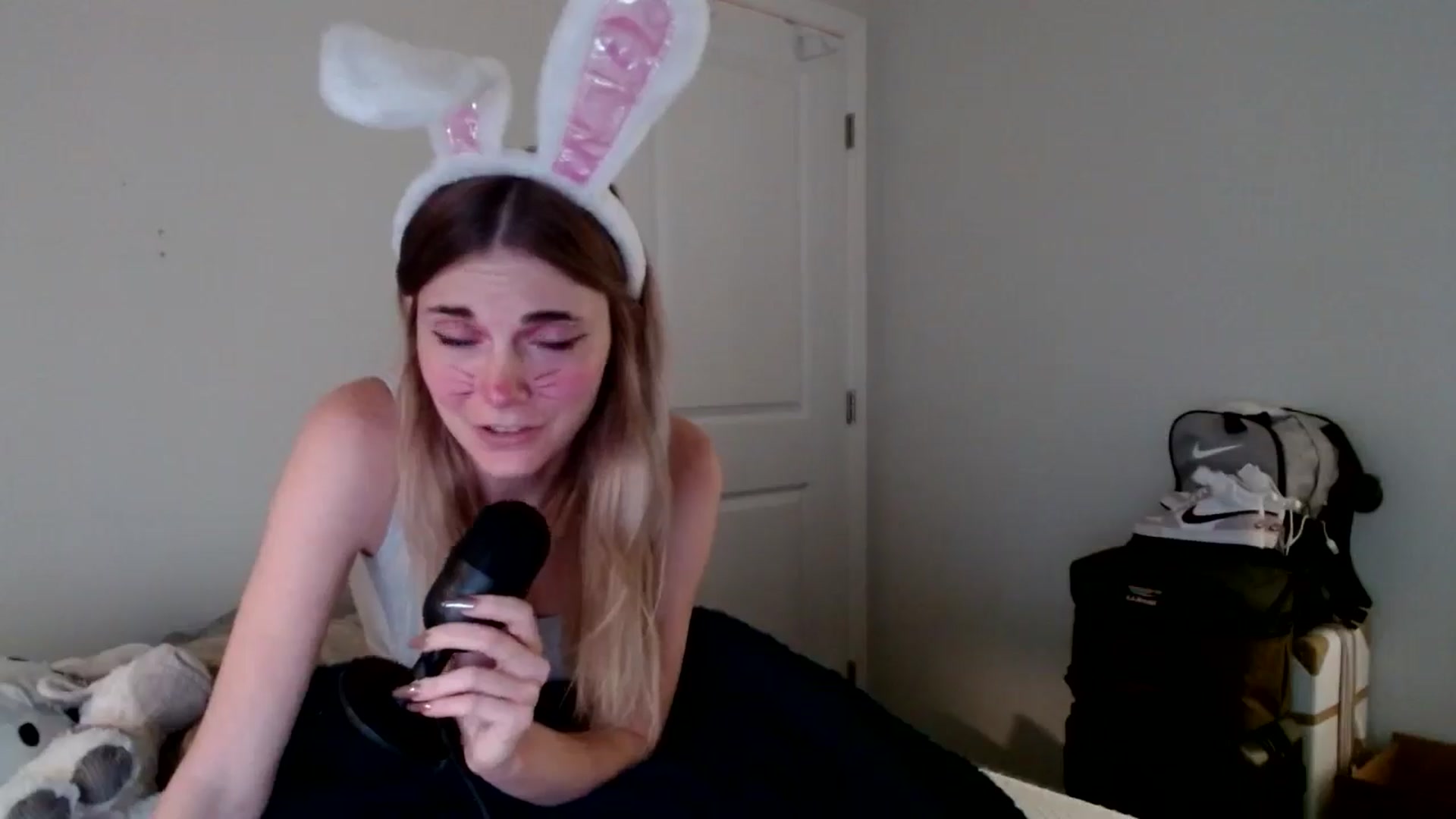 Gallery image thumbnail from lilkayleesi's myfreecams stream on, 09/18/2024, 20:09 image 5 of 20