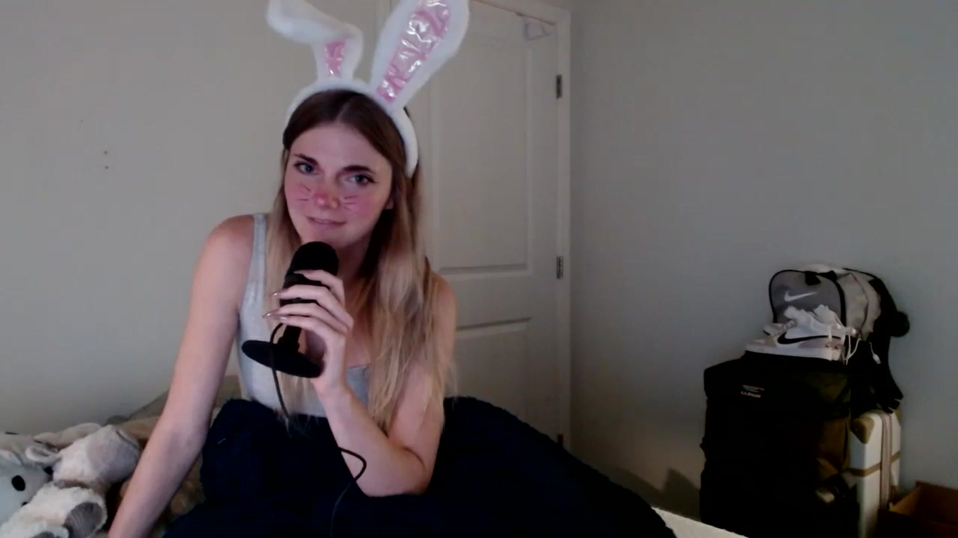 Gallery image thumbnail from lilkayleesi's myfreecams stream on, 09/18/2024, 20:09 image 4 of 20
