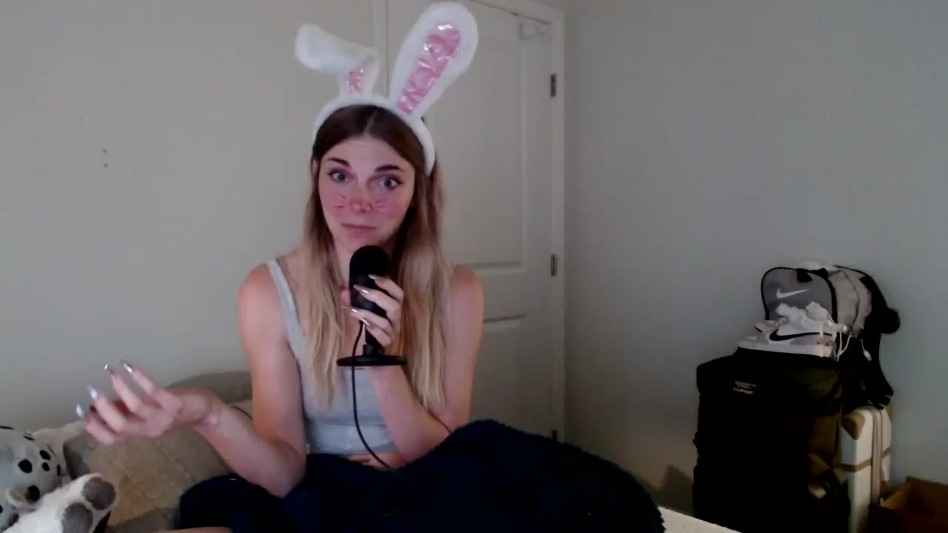 Gallery image thumbnail from lilkayleesi's myfreecams stream on, 09/18/2024, 20:09 image 8 of 20