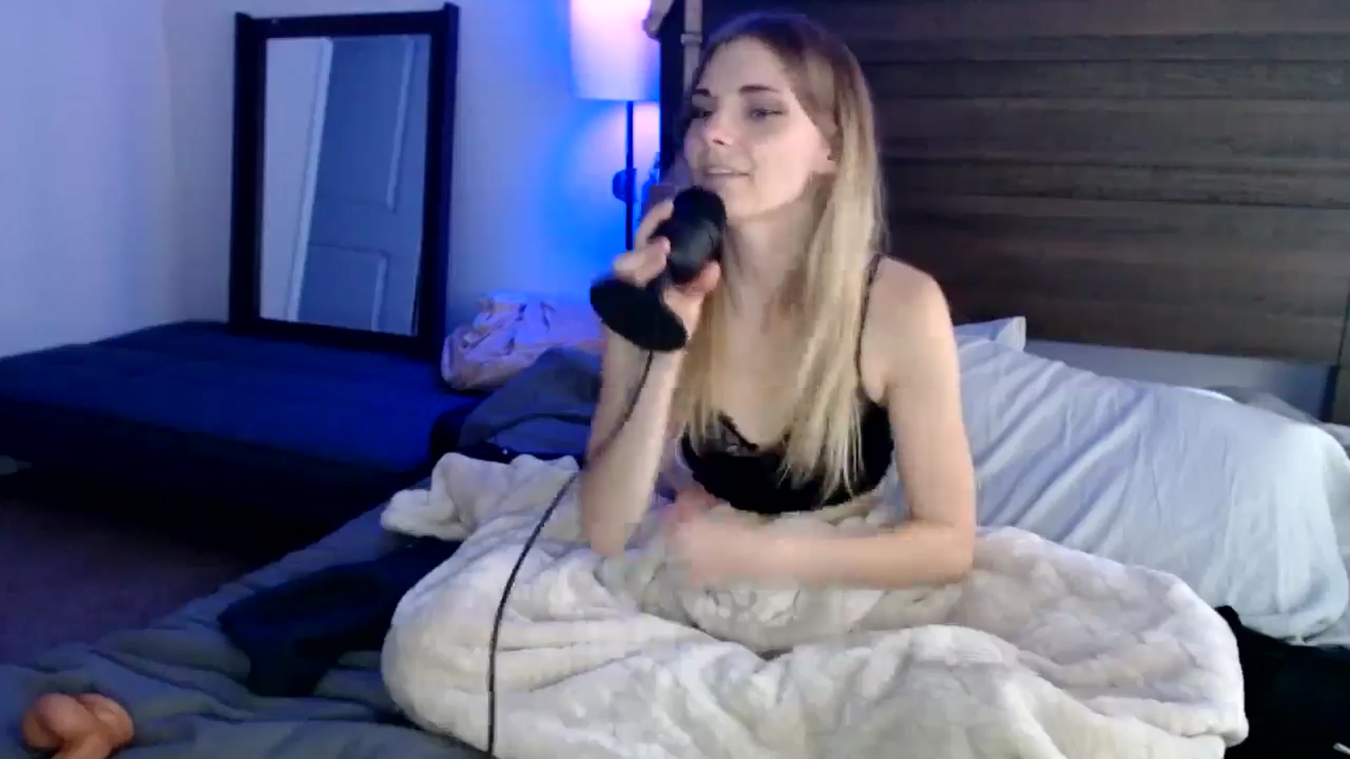Gallery image thumbnail from lilkayleesi's myfreecams stream on, 10/02/2024, 20:13 image 18 of 20
