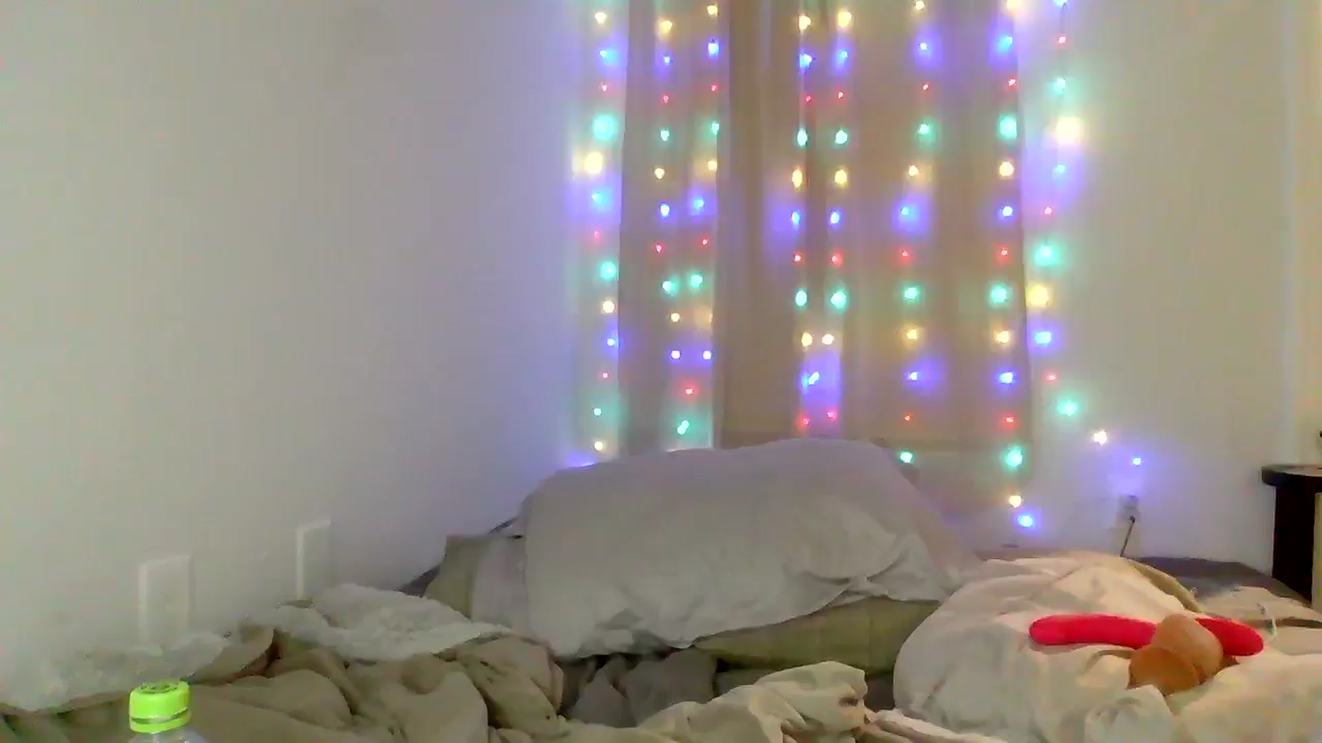 Gallery image thumbnail from lilkayleesi's myfreecams stream on, 12/20/2024, 02:33 image 16 of 20