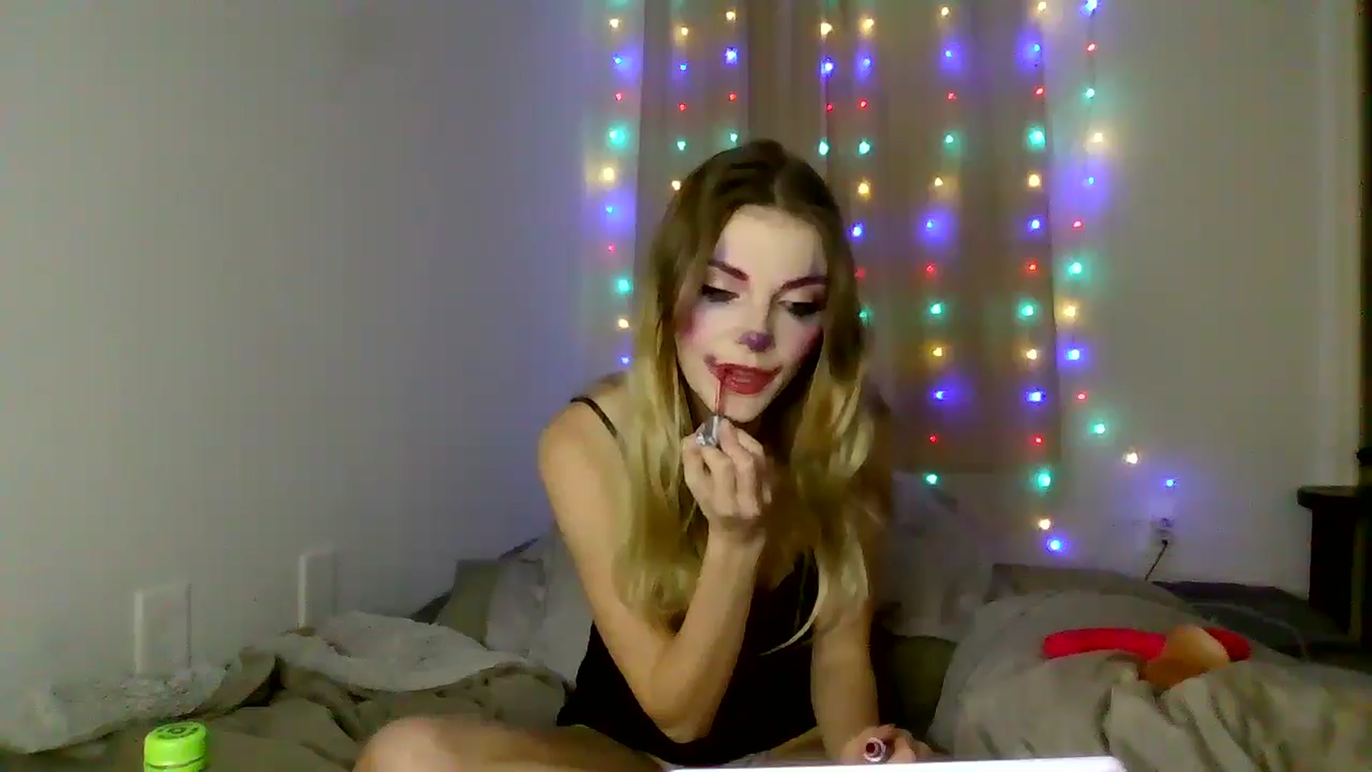 Gallery image thumbnail from lilkayleesi's myfreecams stream on, 12/20/2024, 02:33 image 12 of 20