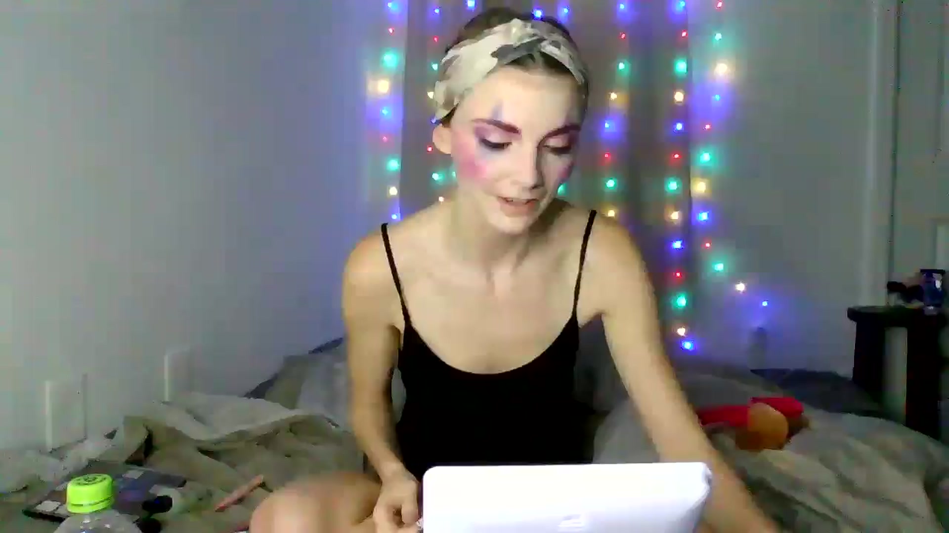 Gallery image thumbnail from lilkayleesi's myfreecams stream on, 12/20/2024, 02:33 image 4 of 20