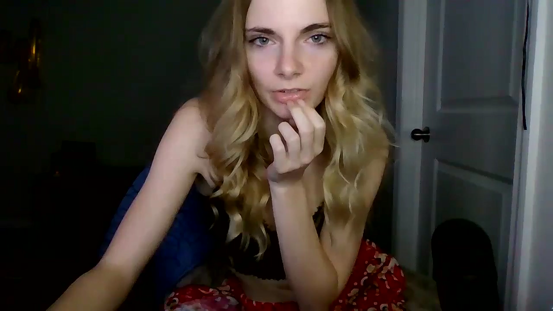 Gallery image thumbnail from lilkayleesi's myfreecams stream on, 12/28/2024, 15:44 image 16 of 20