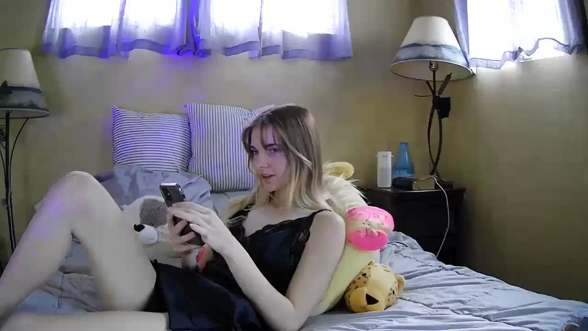 Gallery image thumbnail from lilkayleesi's myfreecams stream on, 02/21/2025, 18:27 image 5 of 20