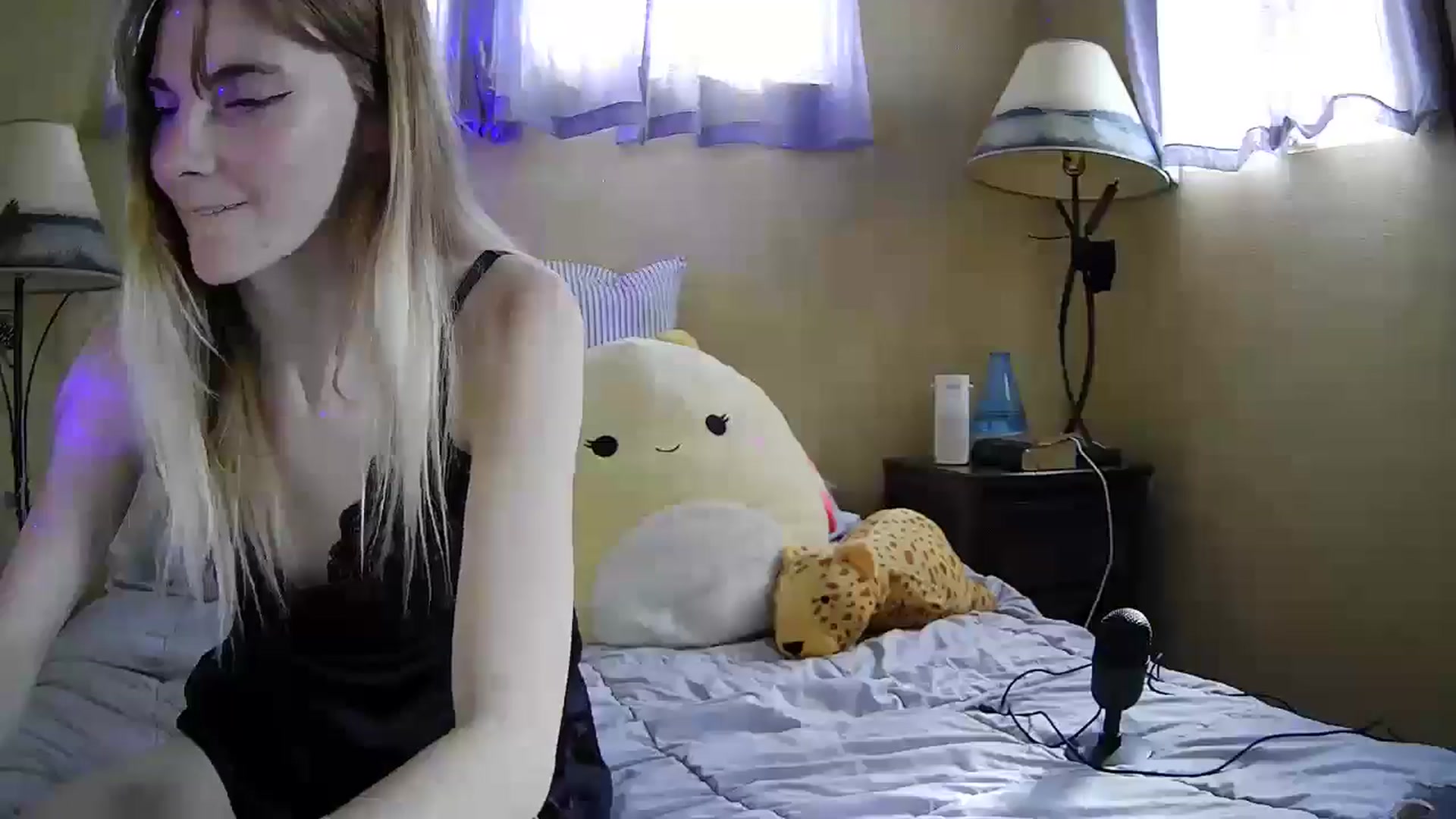 Gallery image thumbnail from lilkayleesi's myfreecams stream on, 02/21/2025, 18:27 image 4 of 20