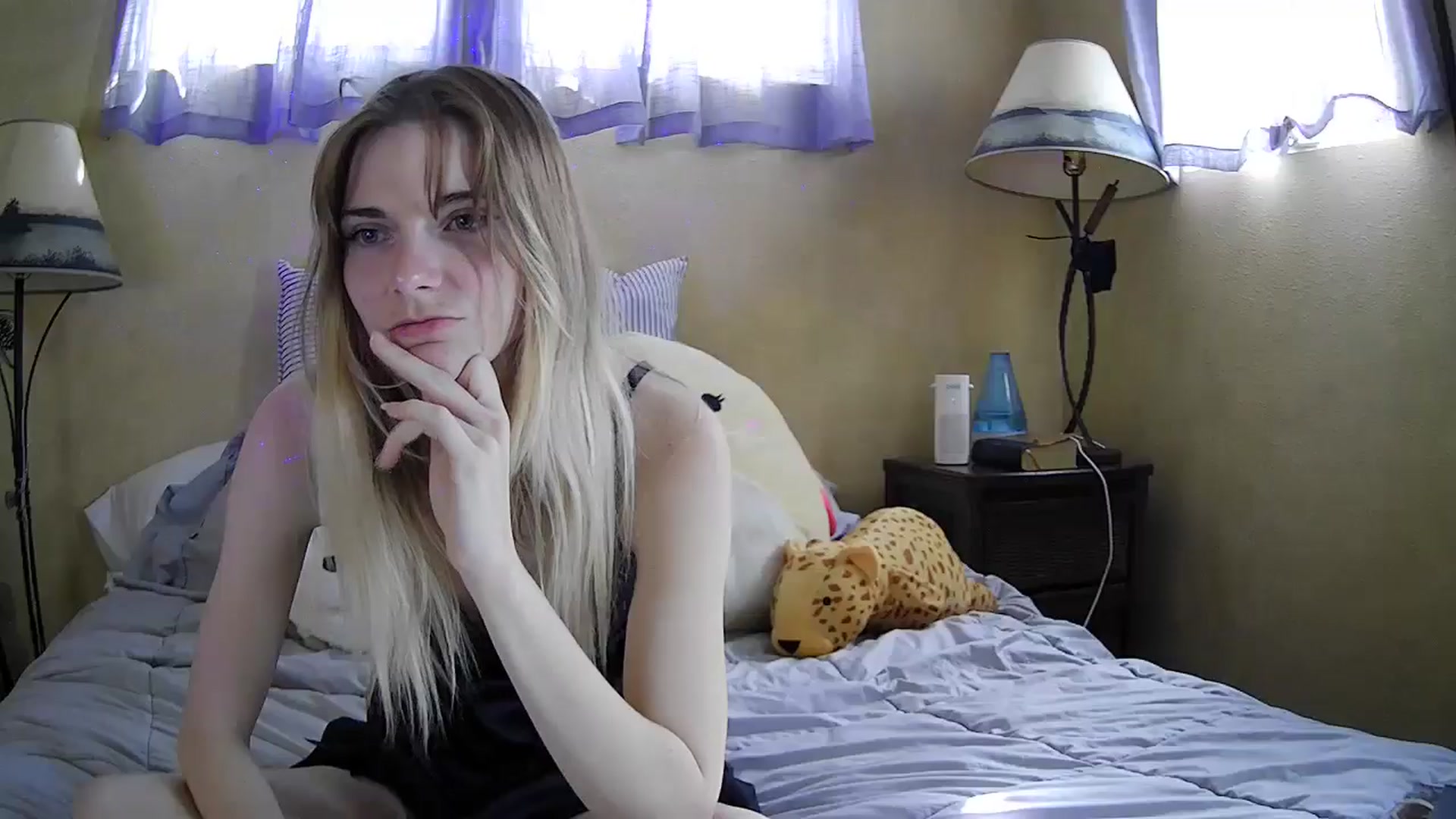 Gallery image thumbnail from lilkayleesi's myfreecams stream on, 02/21/2025, 18:27 image 2 of 20