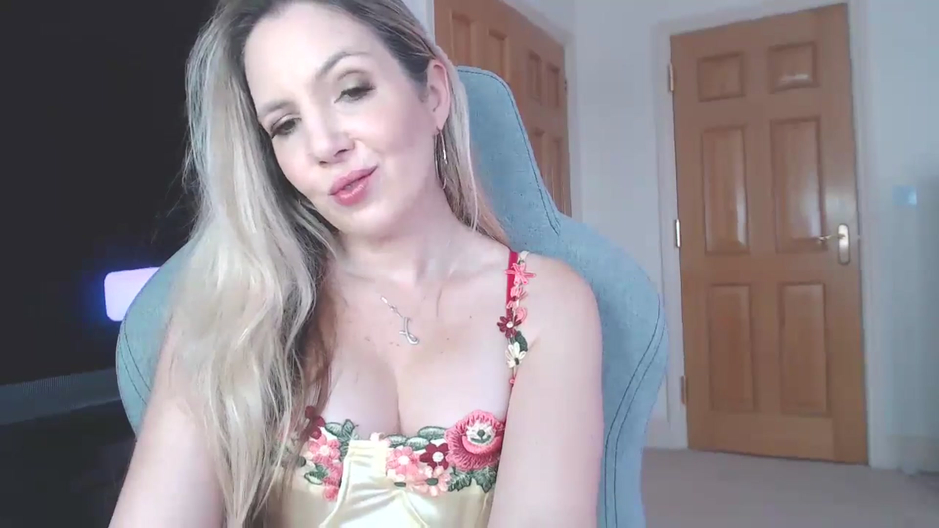 Gallery image thumbnail from lillylingerie's myfreecams stream on, 07/15/2024, 11:45 image 7 of 20