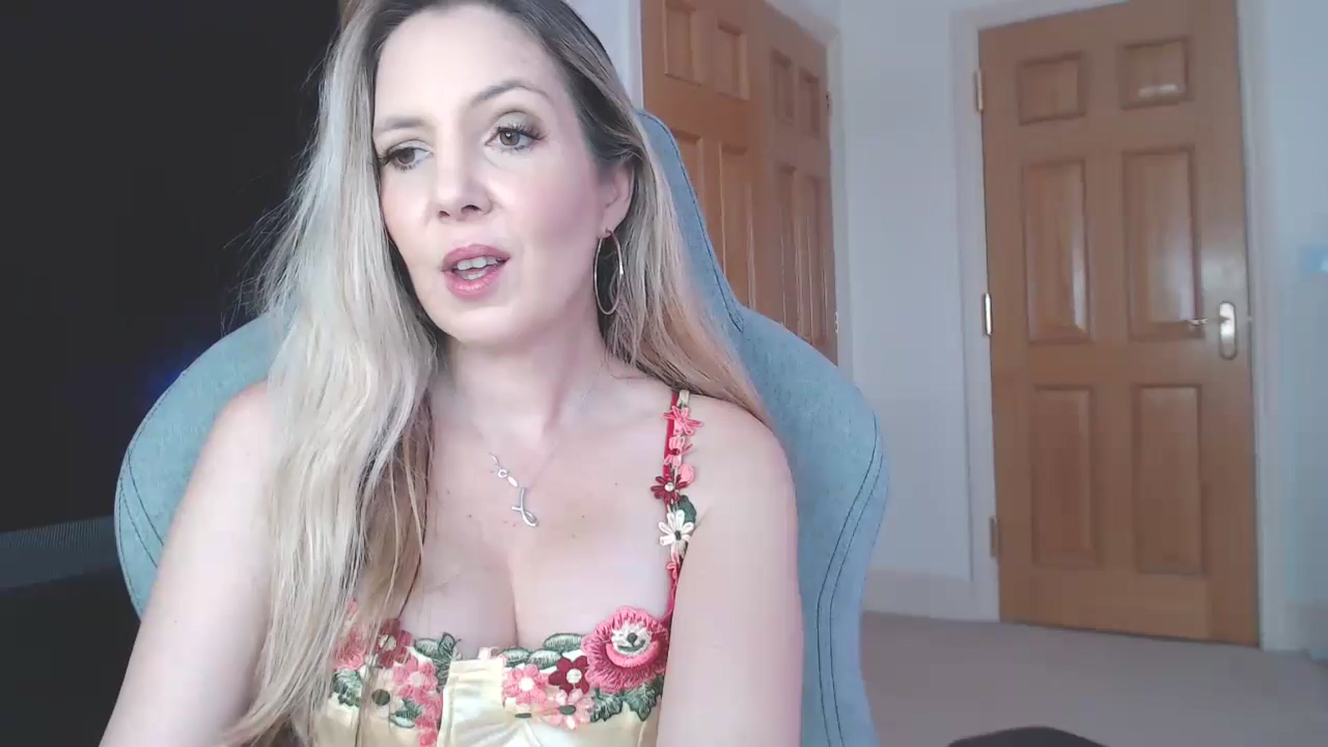 Gallery image thumbnail from lillylingerie's myfreecams stream on, 07/15/2024, 11:45 image 13 of 20