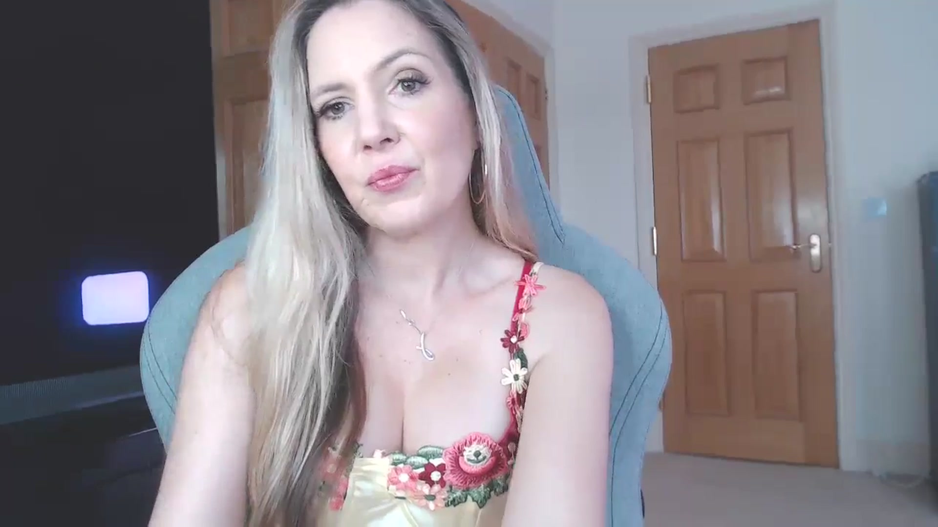 Gallery image thumbnail from lillylingerie's myfreecams stream on, 07/15/2024, 11:45 image 4 of 20