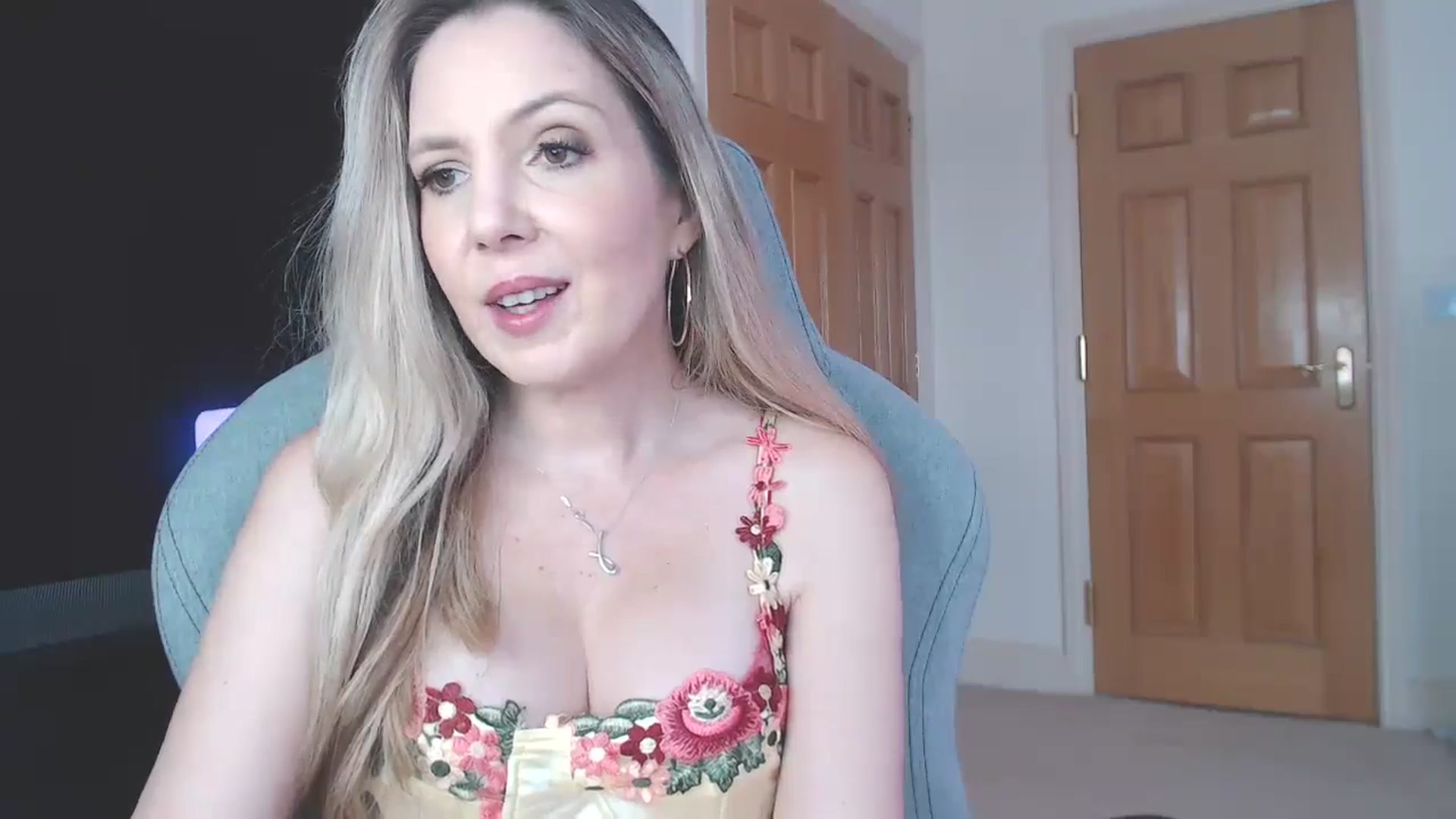 Gallery image thumbnail from lillylingerie's myfreecams stream on, 07/15/2024, 11:45 image 11 of 20