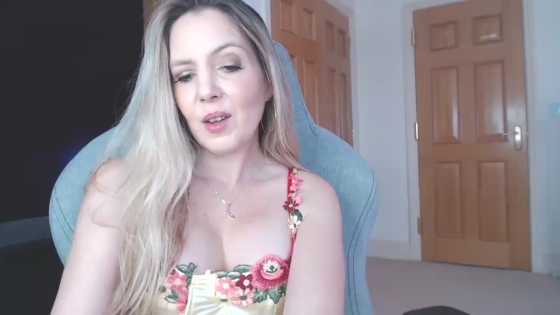 Gallery image thumbnail from lillylingerie's myfreecams stream on, 07/15/2024, 11:45 image 16 of 20