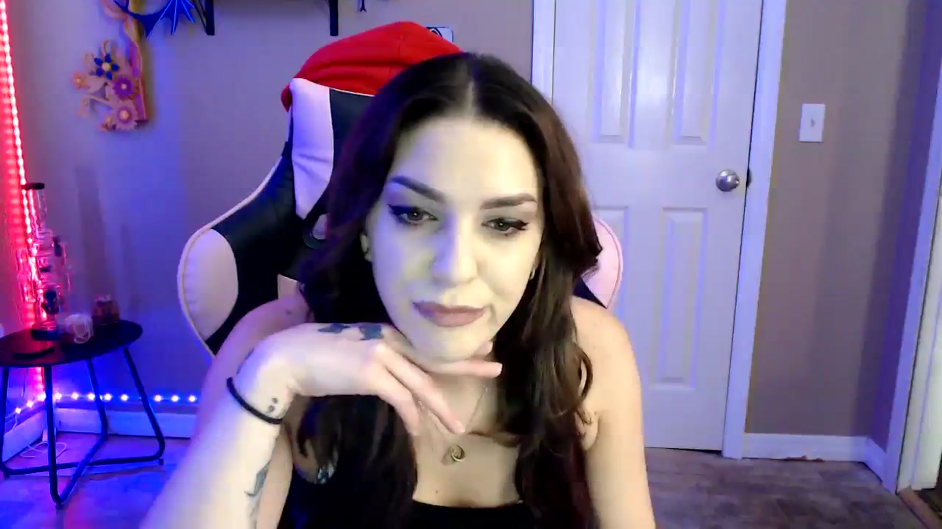 Gallery image thumbnail from lilmissrileyx's myfreecams stream on, 08/07/2023, 13:23 image 10 of 20