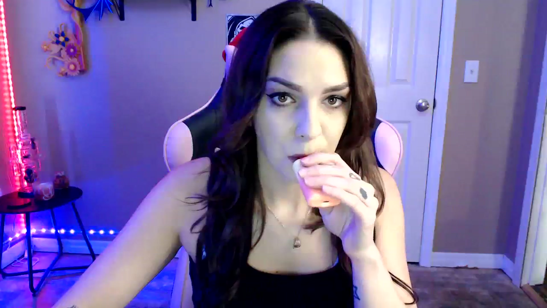 Gallery image thumbnail from lilmissrileyx's myfreecams stream on, 08/07/2023, 13:23 image 16 of 20