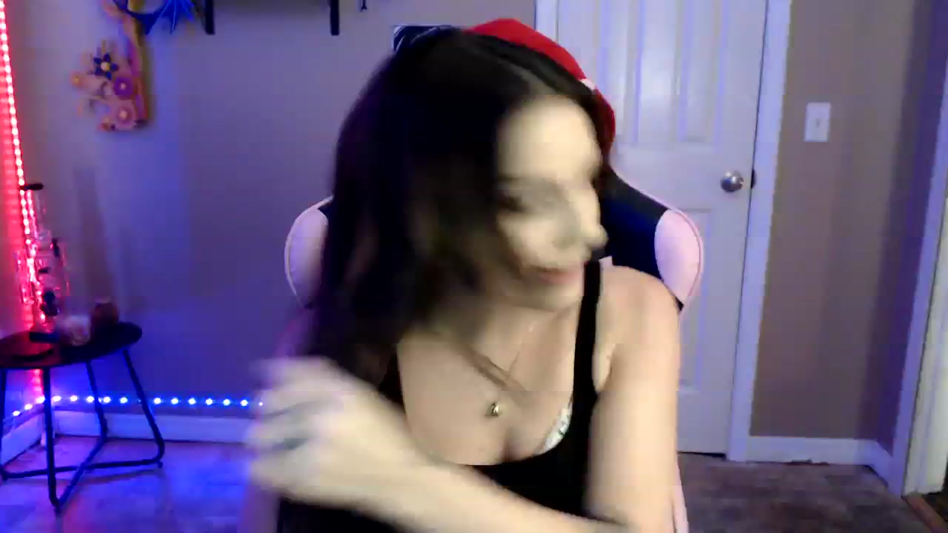 Gallery image thumbnail from lilmissrileyx's myfreecams stream on, 08/07/2023, 13:23 image 15 of 20