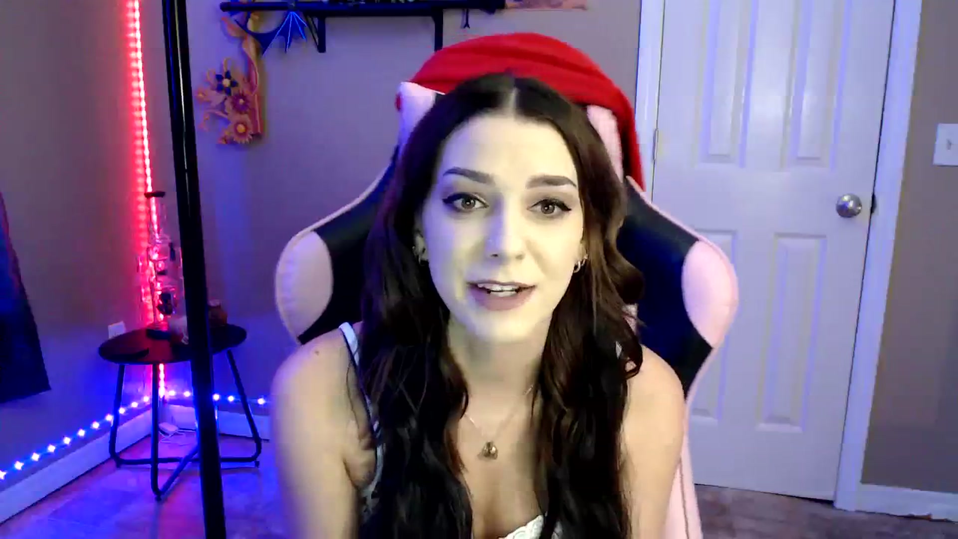 Gallery image thumbnail from lilmissrileyx's myfreecams stream on, 08/10/2023, 13:07 image 10 of 20