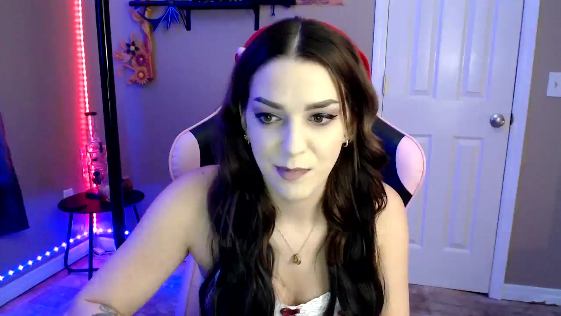Gallery image thumbnail from lilmissrileyx's myfreecams stream on, 08/10/2023, 13:07 image 3 of 20