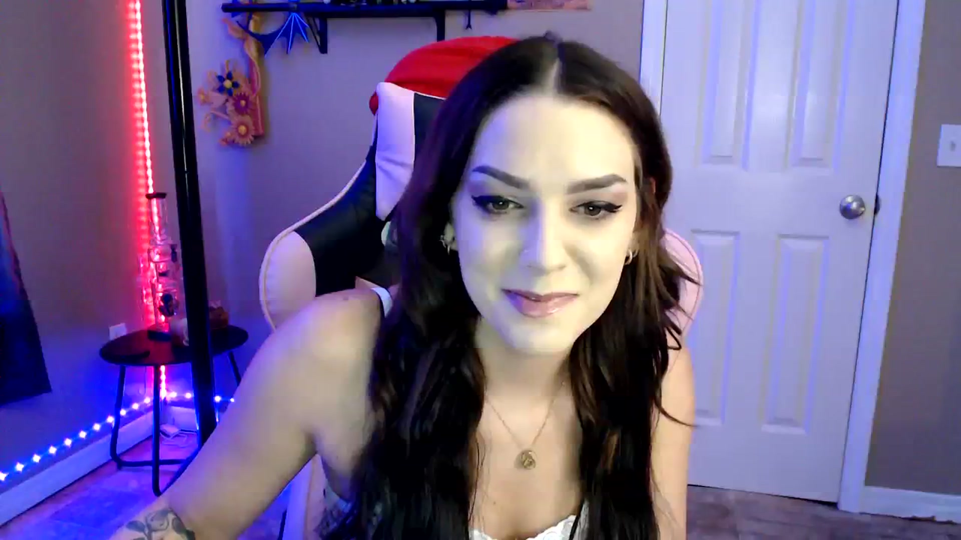 Gallery image thumbnail from lilmissrileyx's myfreecams stream on, 08/10/2023, 15:28 image 14 of 20