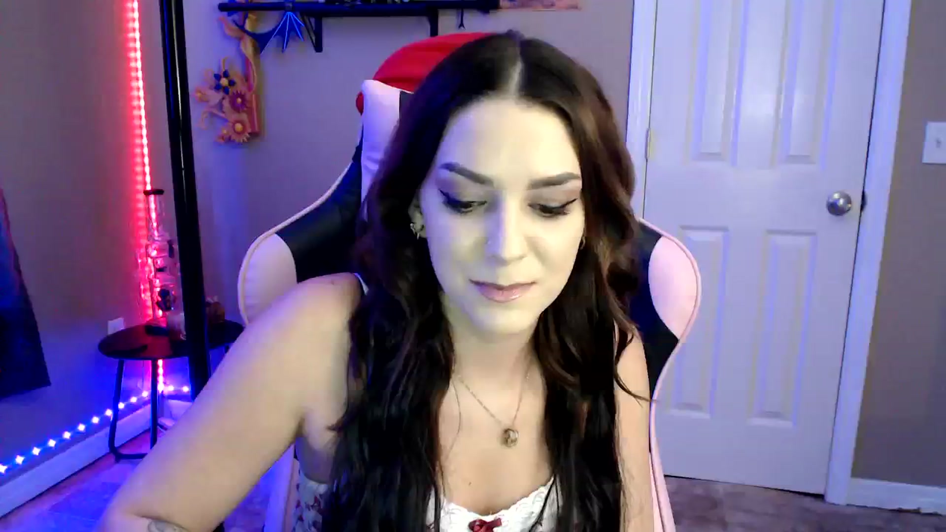 Gallery image thumbnail from lilmissrileyx's myfreecams stream on, 08/10/2023, 15:28 image 8 of 20
