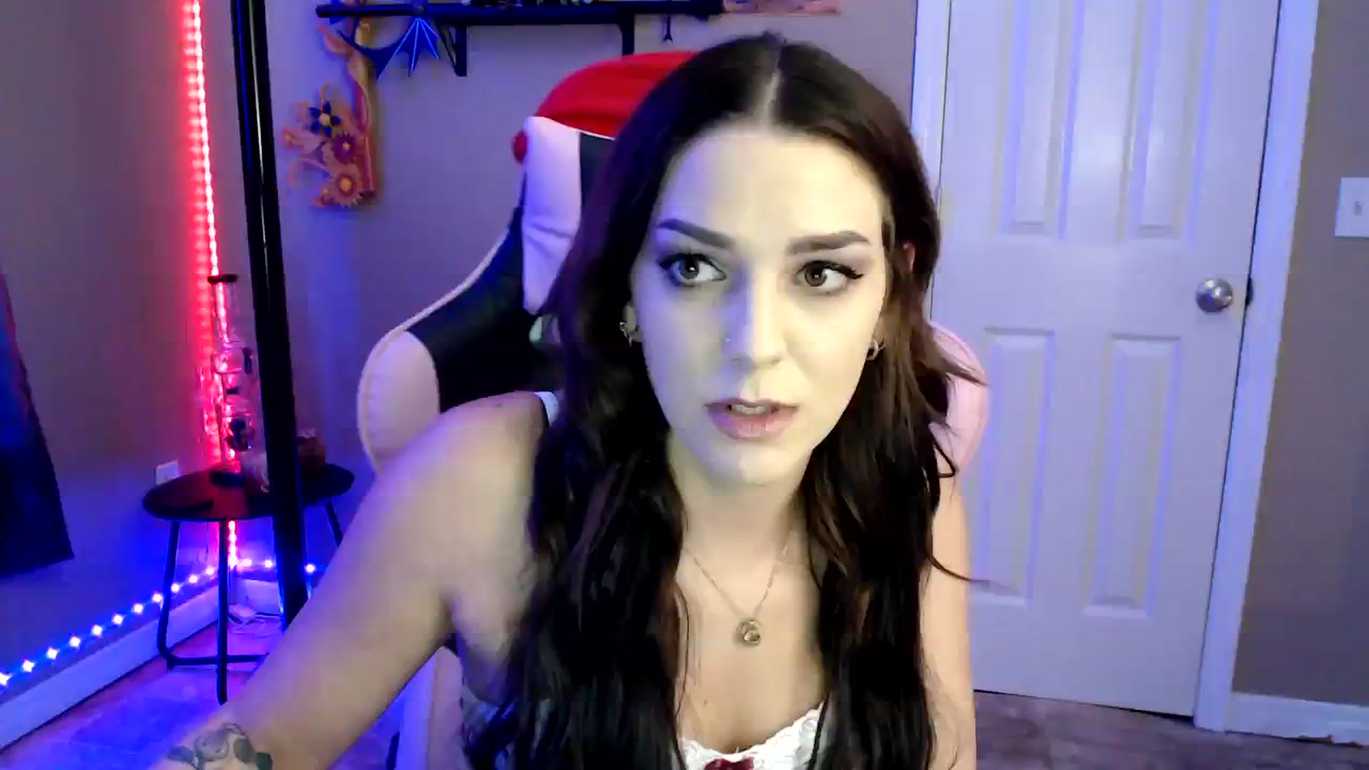 Gallery image thumbnail from lilmissrileyx's myfreecams stream on, 08/10/2023, 15:28 image 17 of 20