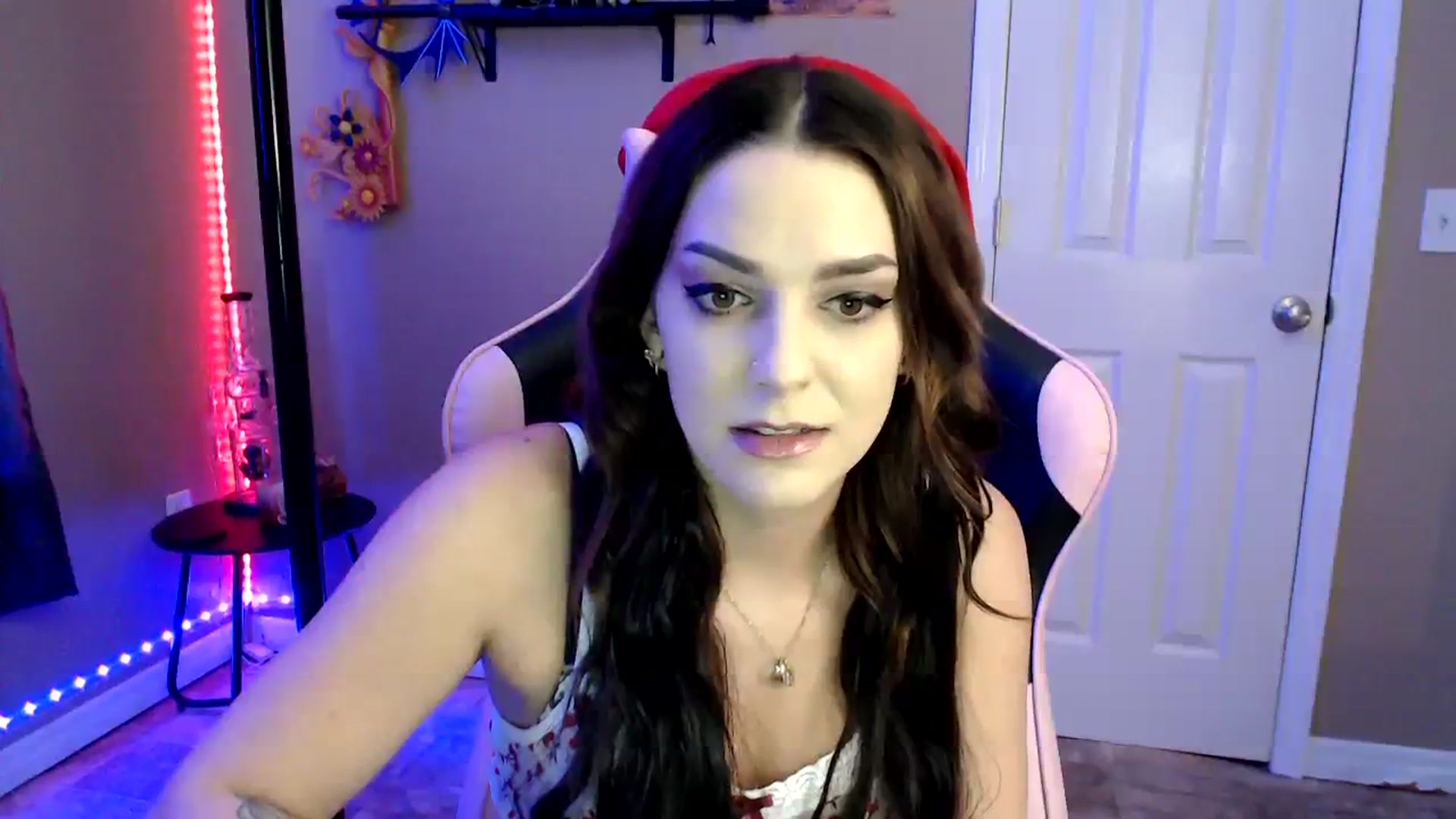 Gallery image thumbnail from lilmissrileyx's myfreecams stream on, 08/10/2023, 15:28 image 11 of 20