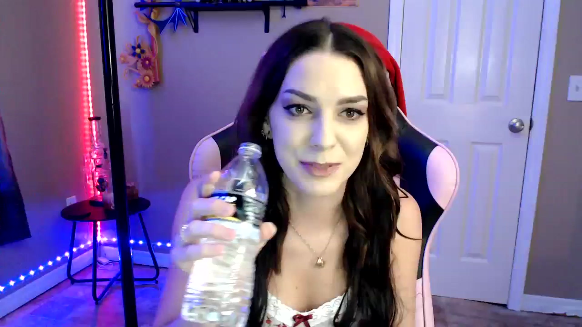 Gallery image thumbnail from lilmissrileyx's myfreecams stream on, 08/10/2023, 15:28 image 10 of 20