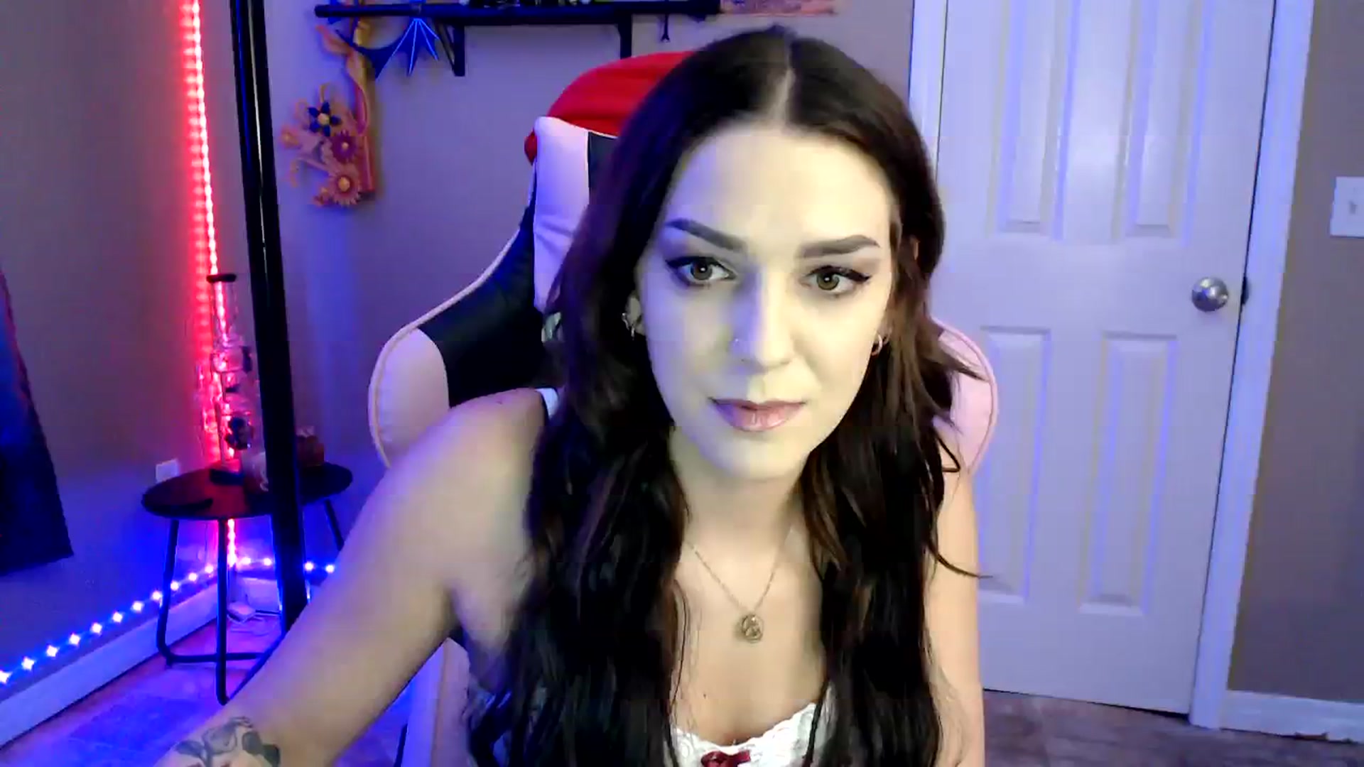 Gallery image thumbnail from lilmissrileyx's myfreecams stream on, 08/10/2023, 15:28 image 15 of 20