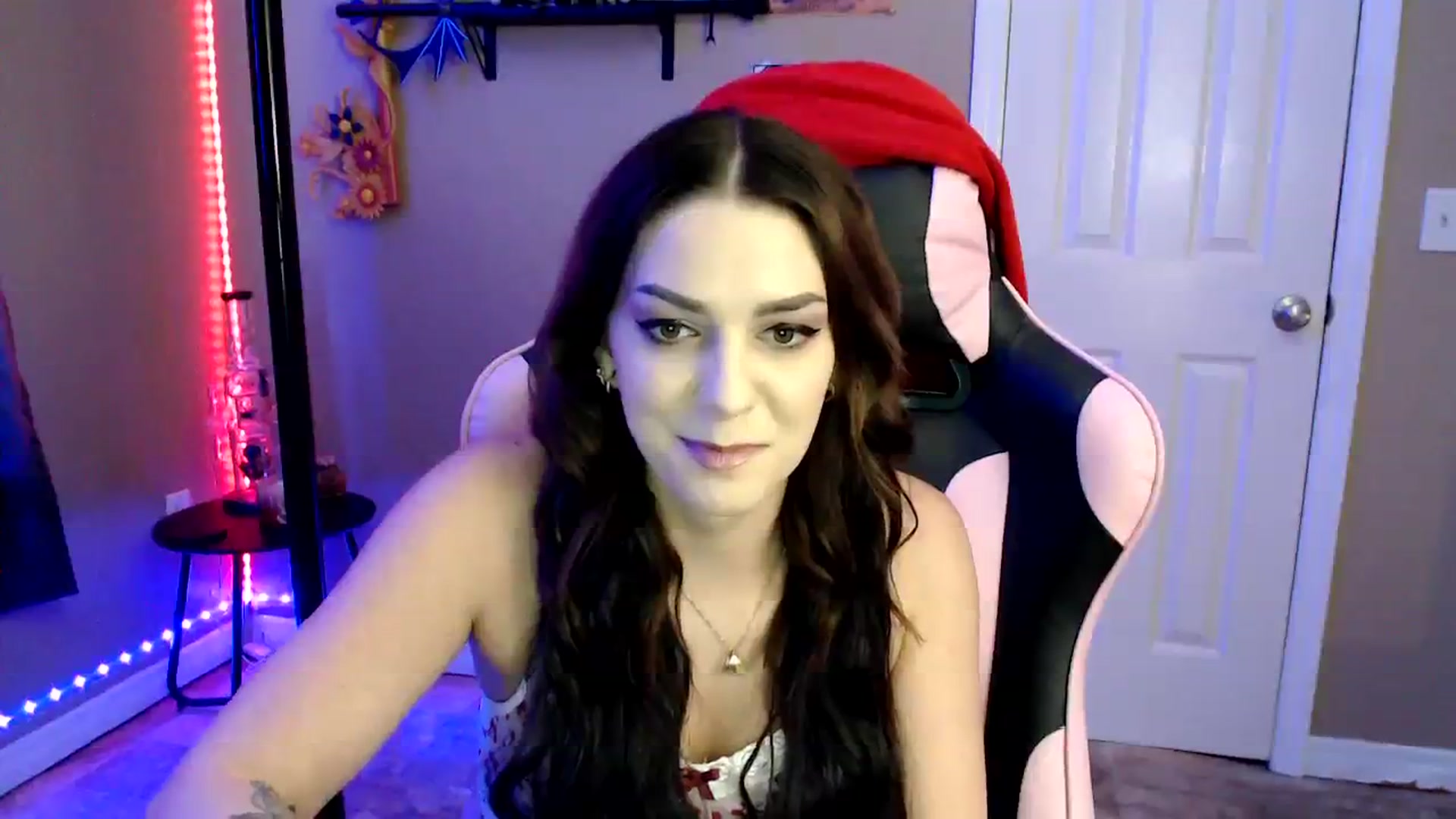 Gallery image thumbnail from lilmissrileyx's myfreecams stream on, 08/10/2023, 15:28 image 7 of 20