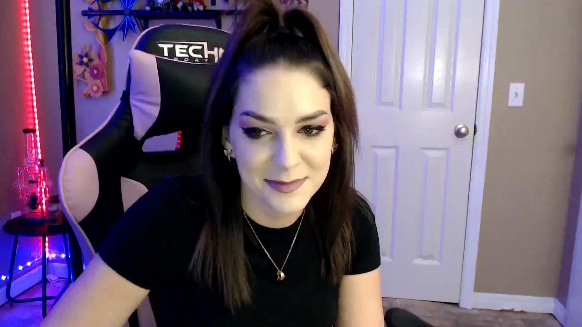 Gallery image thumbnail from lilmissrileyx's myfreecams stream on, 09/07/2023, 13:37 image 7 of 20